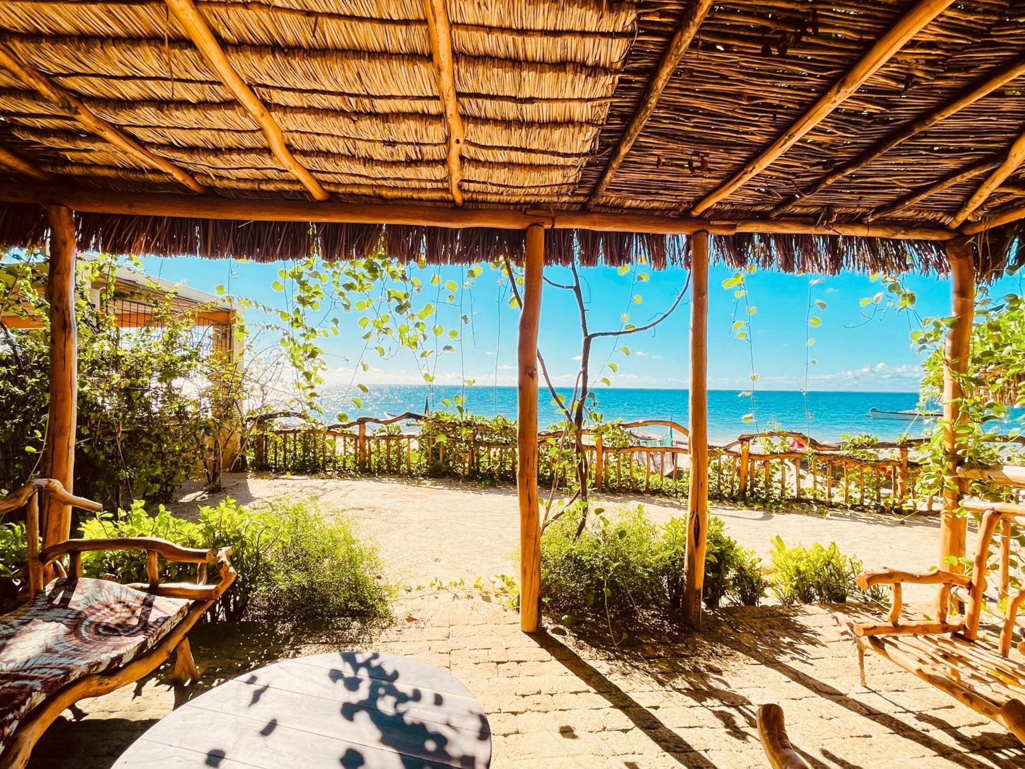 Vovo Telo Lodge Toliara Exterior foto