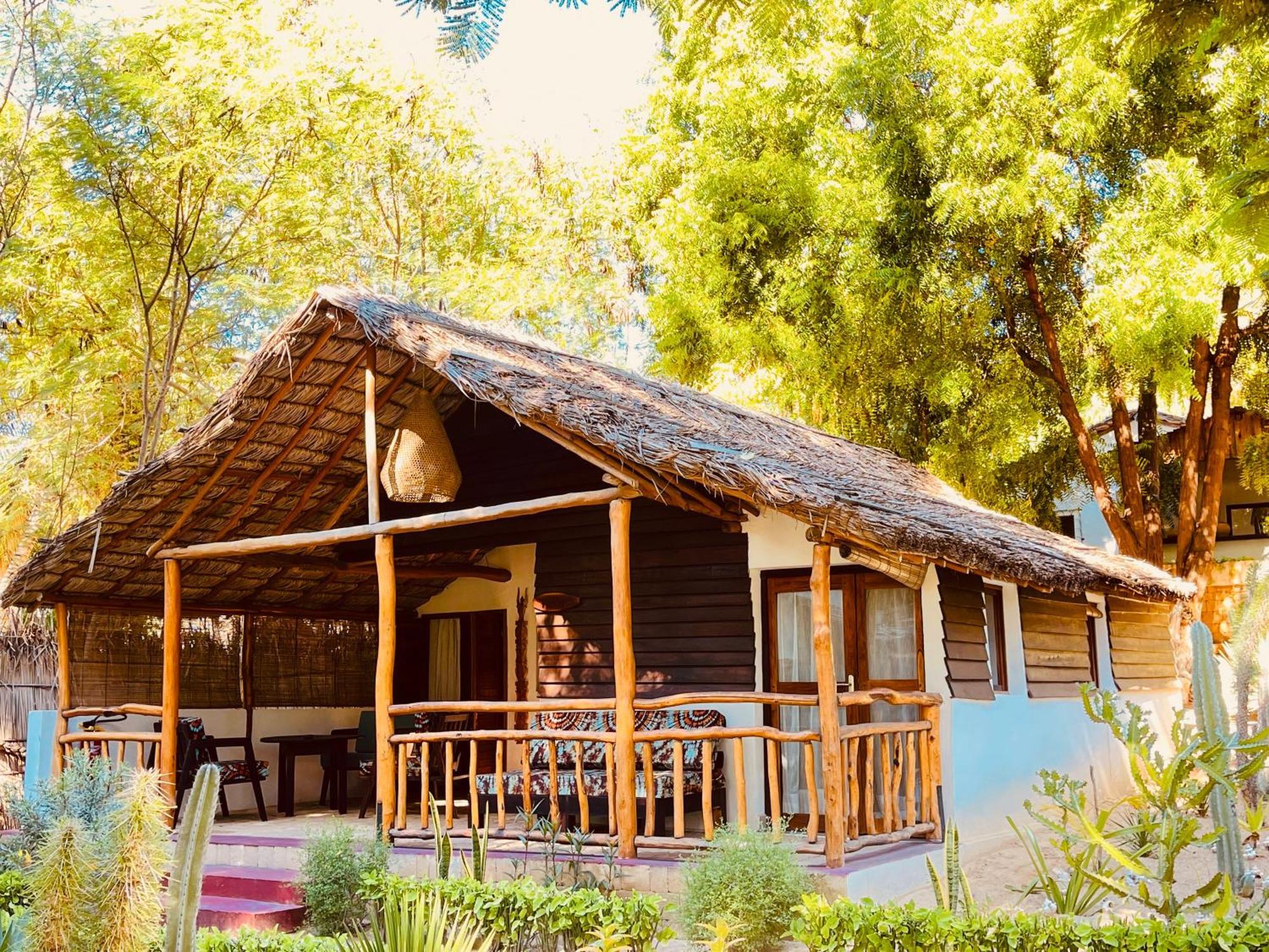 Vovo Telo Lodge Toliara Exterior foto