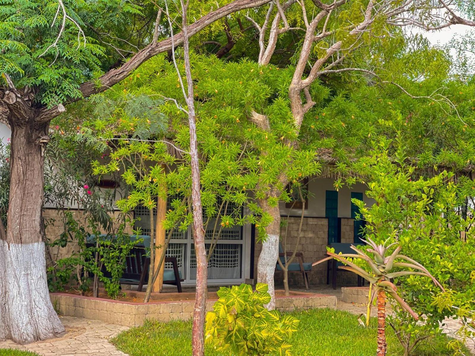 Vovo Telo Lodge Toliara Exterior foto