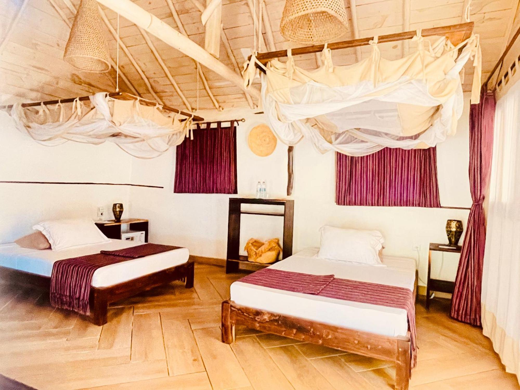 Vovo Telo Lodge Toliara Exterior foto