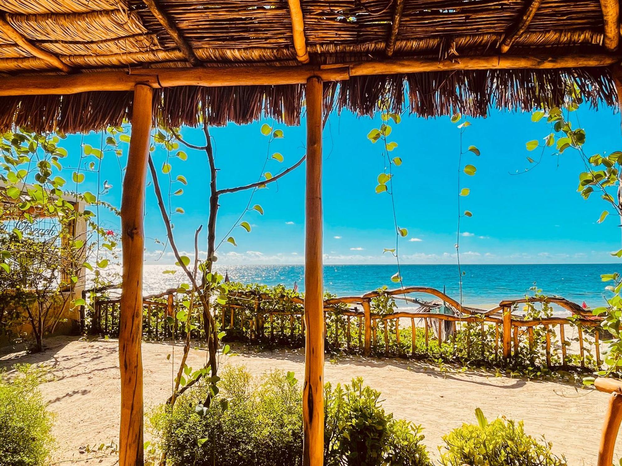 Vovo Telo Lodge Toliara Exterior foto
