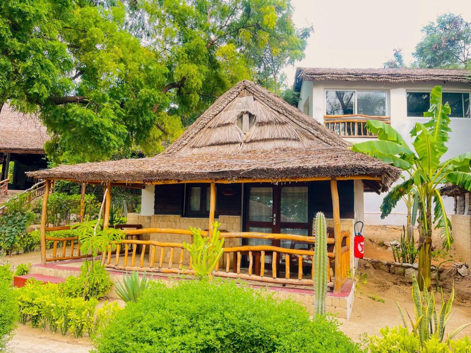 Vovo Telo Lodge Toliara Exterior foto