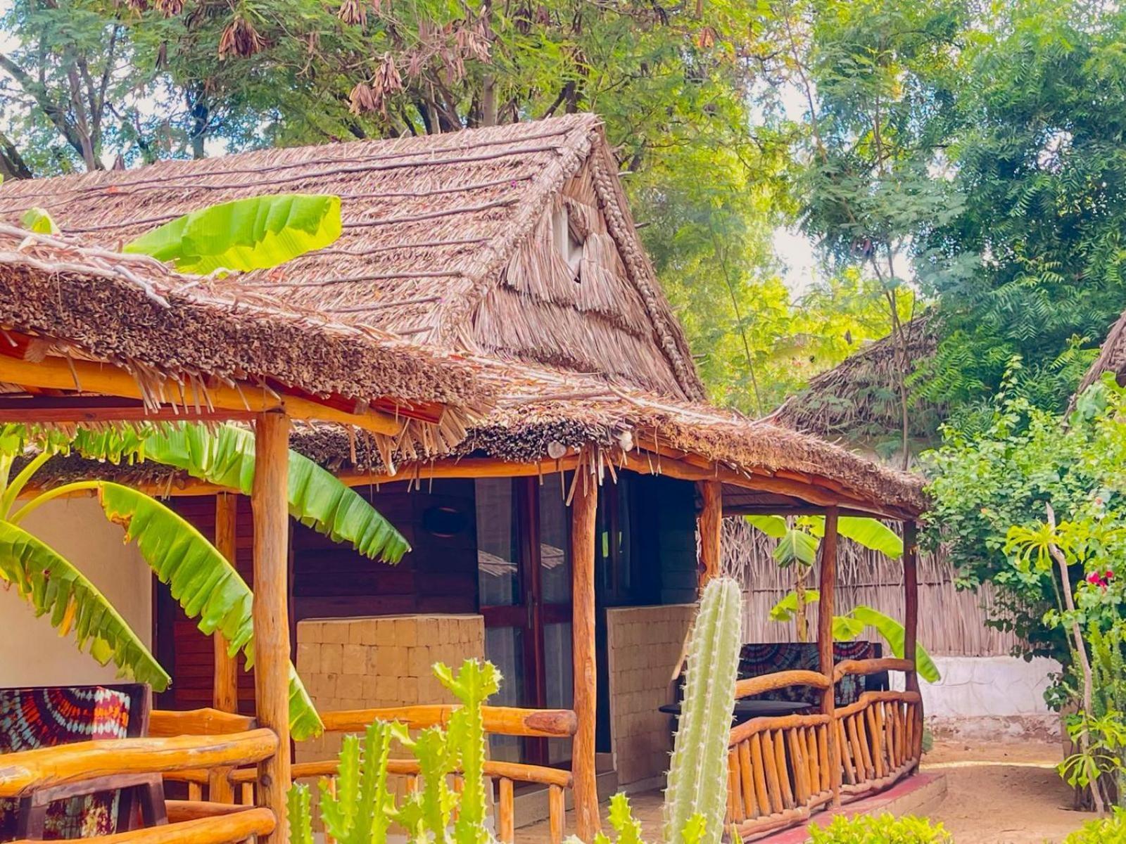 Vovo Telo Lodge Toliara Exterior foto